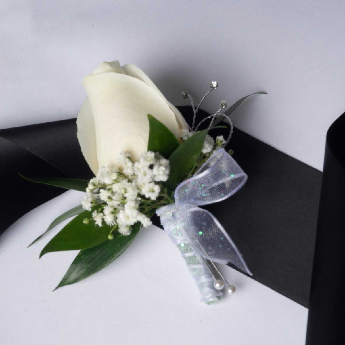 Deluxe Rose Boutonniere