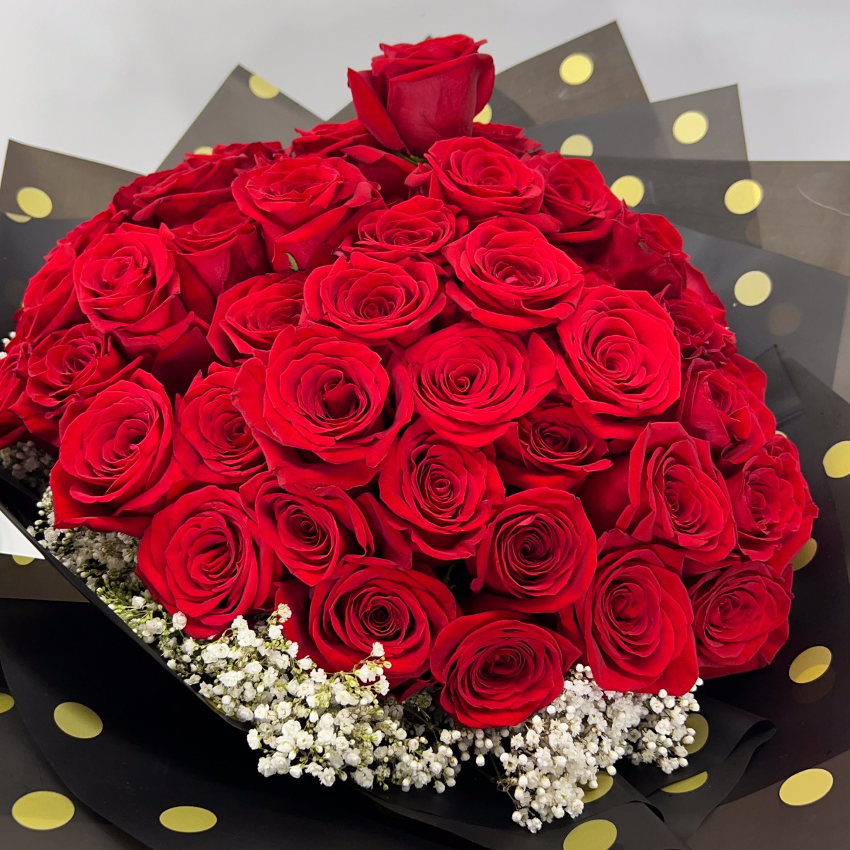60 Roses & Baby's Breath Round Wrap - Image 2